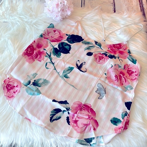 VICTORIA'S SECRET
Satin T Back Sleep Cami - Picture 1 of 5